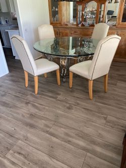 FREE ❤️❤️❤️❤️❤️ table and 6 chairs