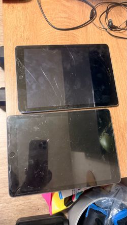 2 broken iPads