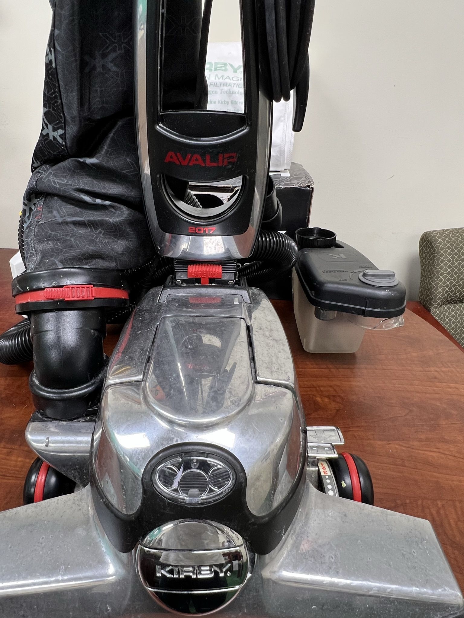 Kirby Avalir G10D Vacuum Cleaner w/ Attachments & Multi-Surface Shampoo System