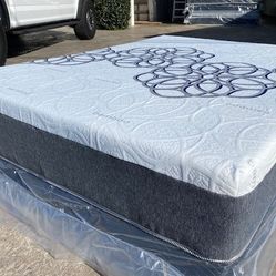 Queen Bamboo Hybrid Cool Gel Memory Foam Mattress!!