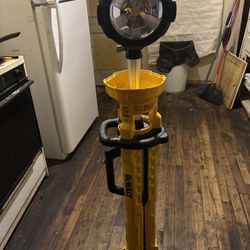 Dewalt tripod Worklight 