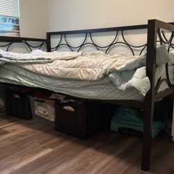 Super Sturdy Day Bed -Metal frame