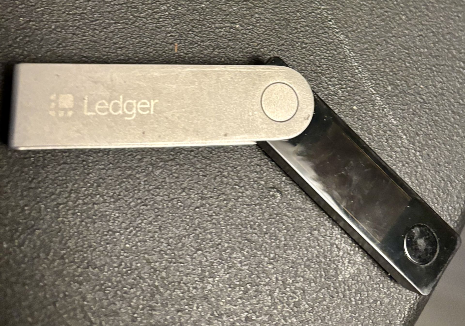 Ledger Nano 𝕏 Crypto Wallet