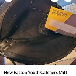 New EASTON YOUTH CATCHERS MITT