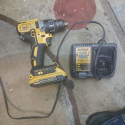 DeWalt Dcd791 Drill Driver With Battery And Charger