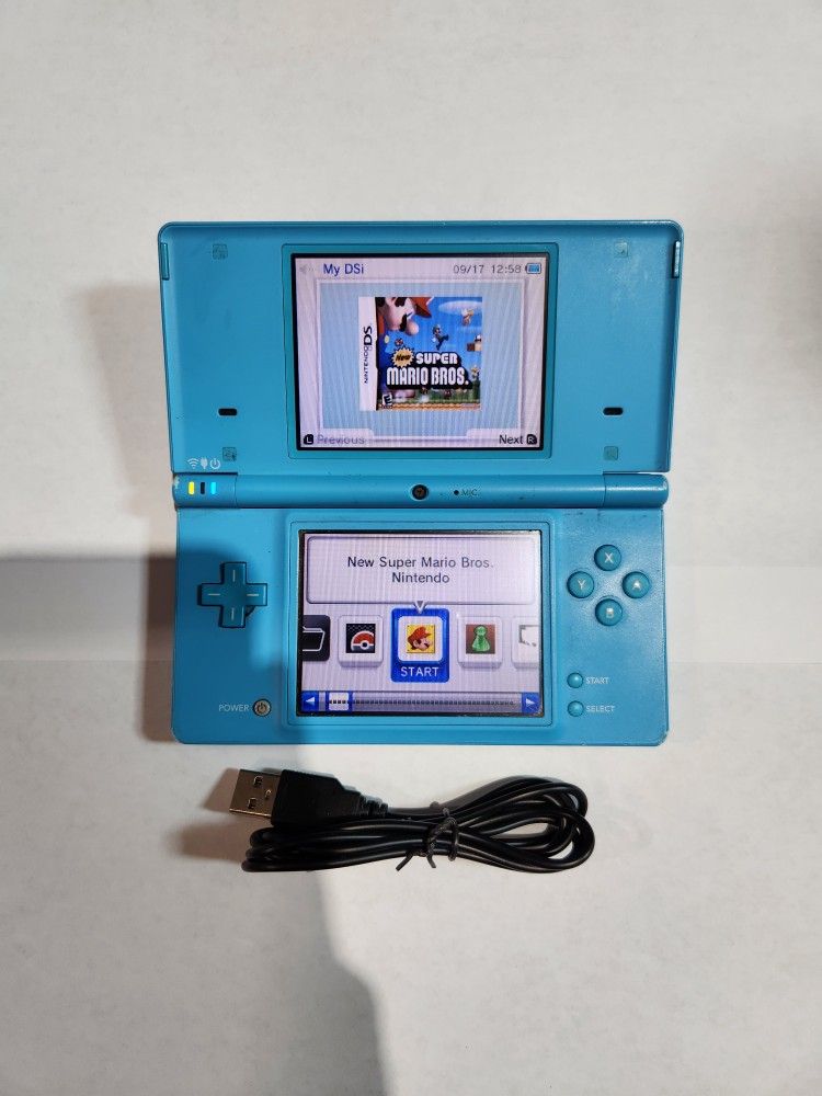 Nintendo DSi w/ Charging Cable, & 32GB SD Card