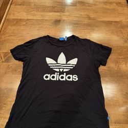 Woman’s Adidas Tshirt Shipping Available 
