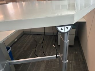 Adjustable electric standing desk