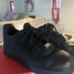 Black Nike AirForce1s (Size 8)
