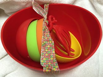 New helping hands salad set