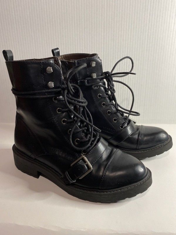 White Mountain Woomen's Decree Combat Boots  Size 8.5 M