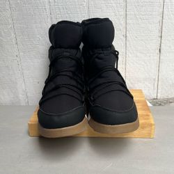 I’ll In. Motion. Boots. Of Snow. Warm Warmer. Waterproof.  