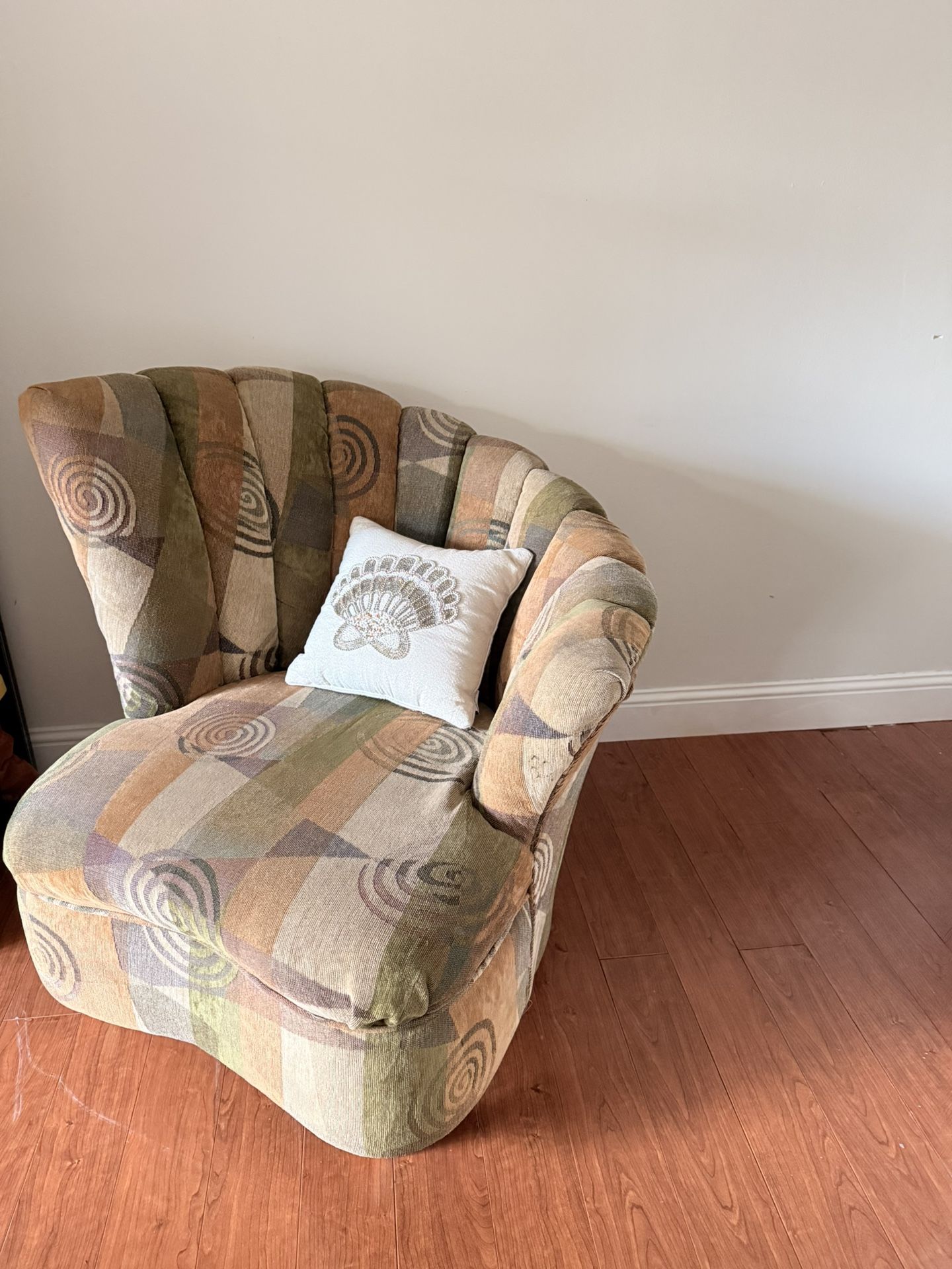 2 Sofá Chairs  Or Better Offer