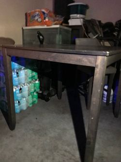Wooden Dining Table w 4 Chairs