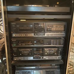 1986 Vintage Sony Tower . Record Player /intergrated Strereo Amp/fm-am/stereo Cassette/compact Disc Changer /graphic Eaualizer / 2 Original Speakers 