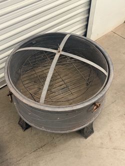 Round Metal Outdoor Fire Pit with Spark Screen