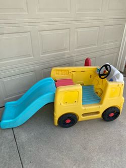 Lil outdoor school bus⬇️🟥read description