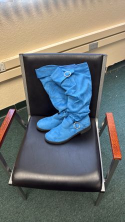 8.5 blue new boots
