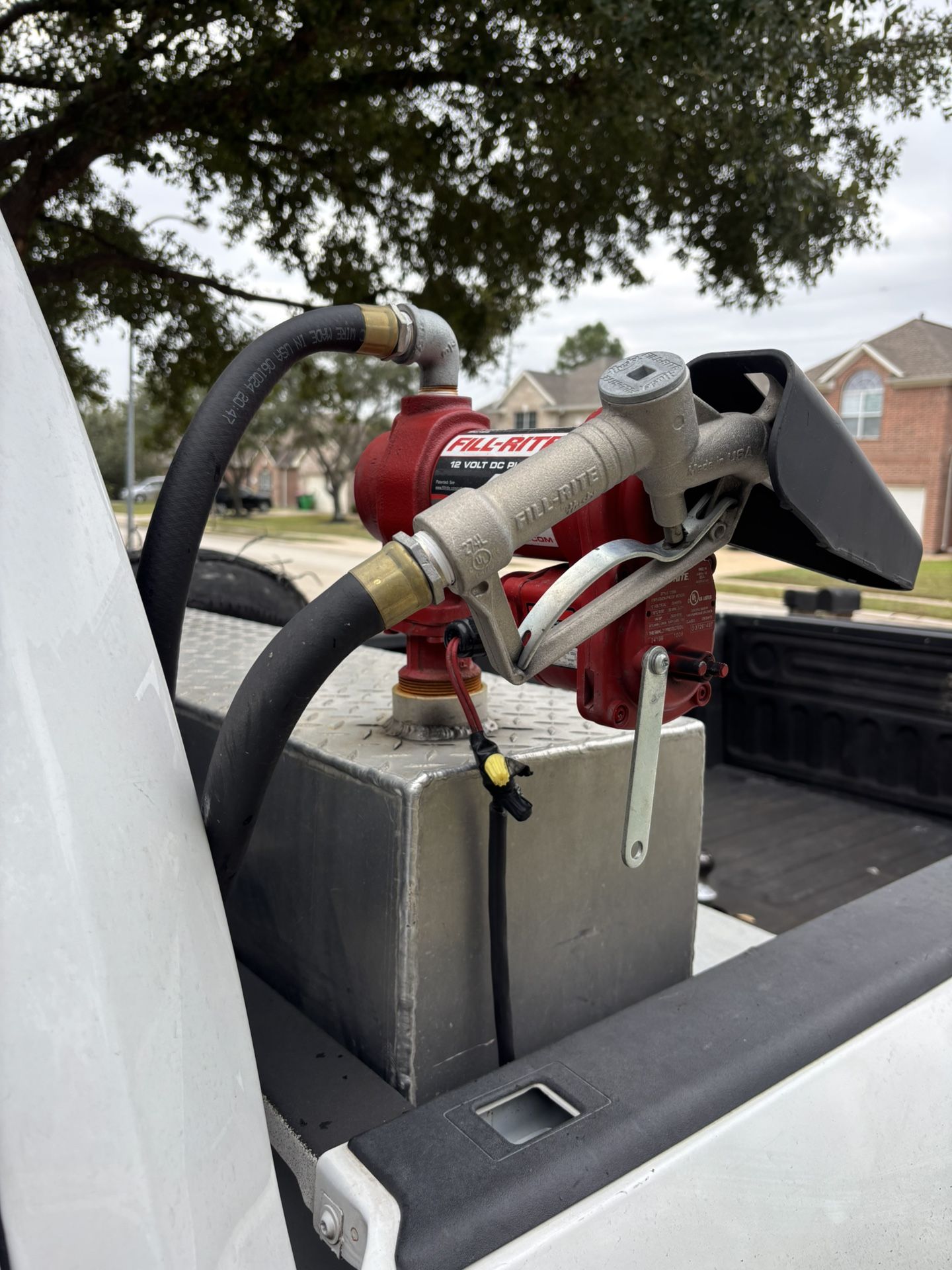 100 Gallon Tank And fuel Transfer Pump