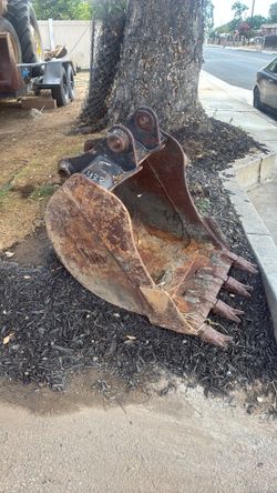 Backhoe bucket