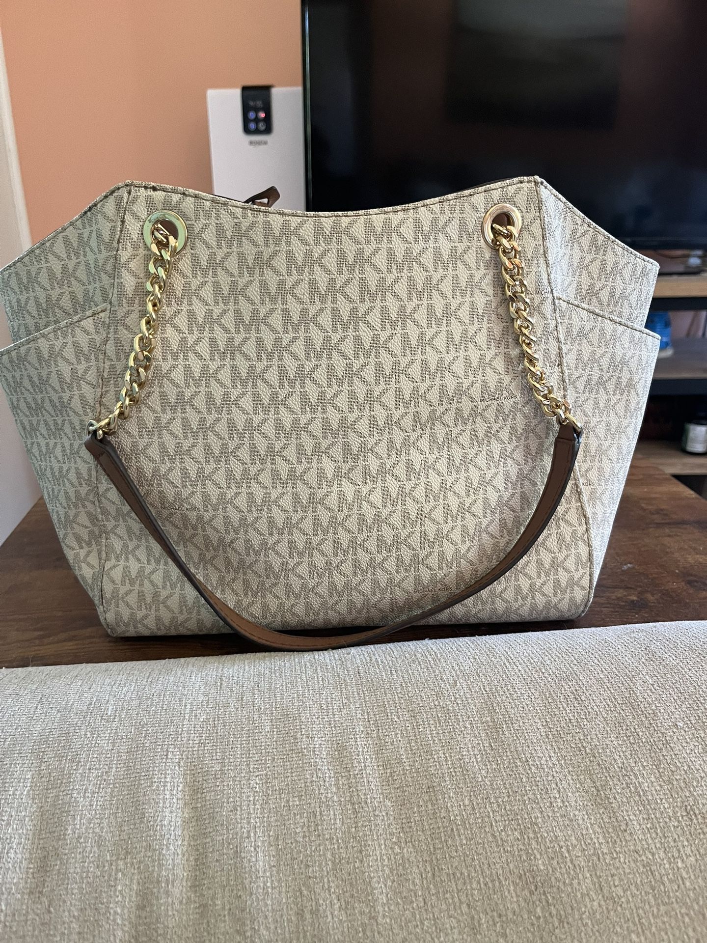 MICHAEL KORS PURSE! LIKE NEW CONDITION! $100