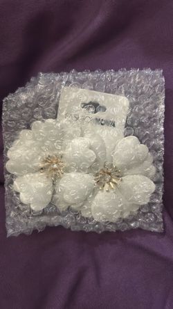 FashionNova White Flower Stud Earrings