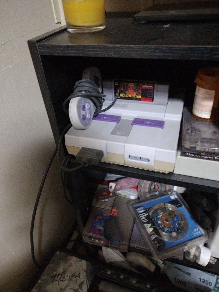 Super Nintendo/ 2 Controllers/7 Game