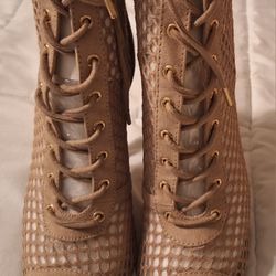 New Beige Size 6 Woman's Heels 