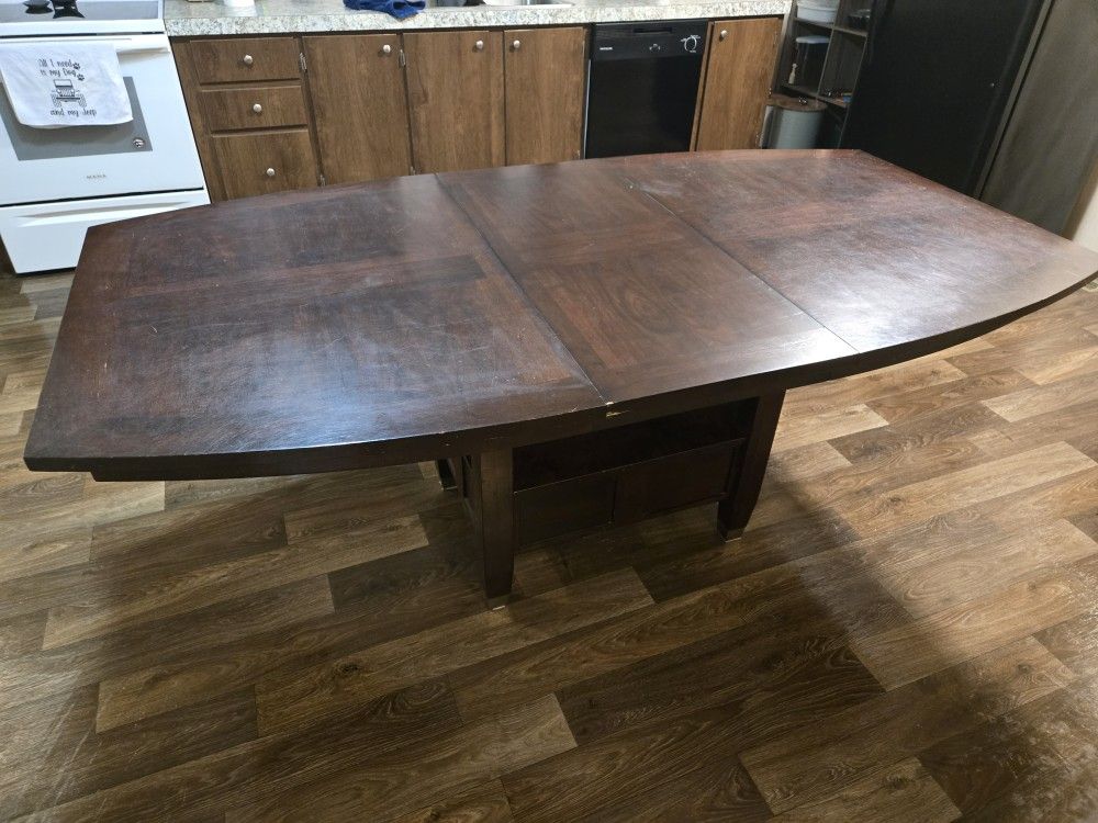 Dinning Room Table And 4 Chairs