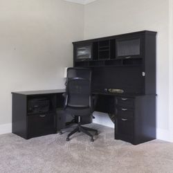 Desk With Hutch 