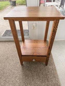 End/Bedside table with drawer