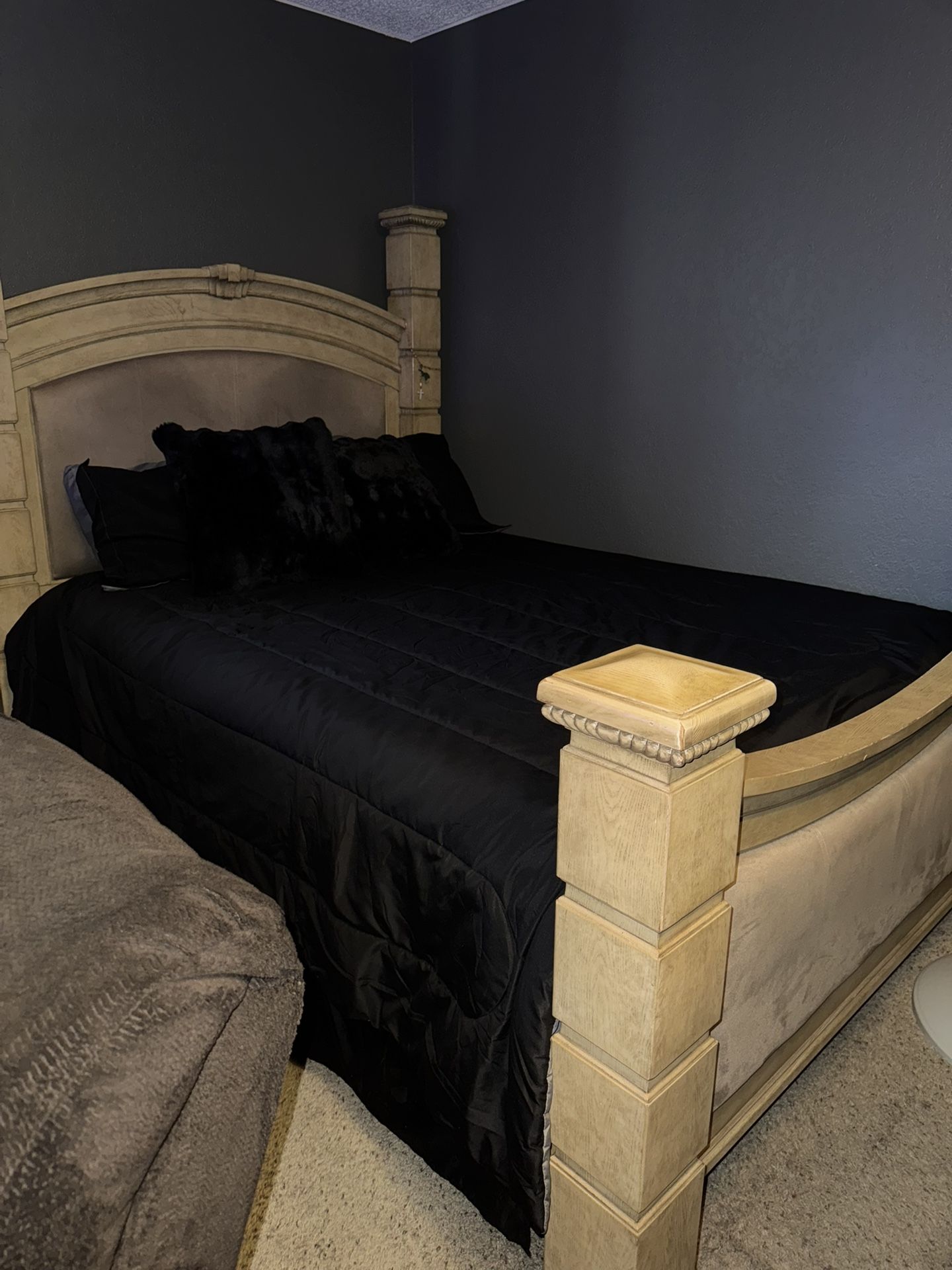 Queen Bedroom Set