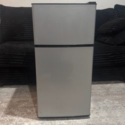 Brand NEW Mini fridge