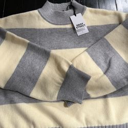 XL TURTLE NECK SWEATER