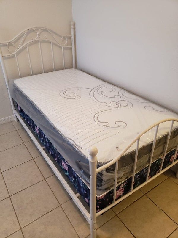 NEW TWIN MATTRESS. Bed frame is not available. Take it home the same day 👍