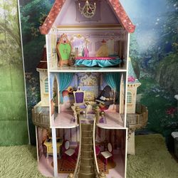 Beauty And The Beast Castle /Dolls