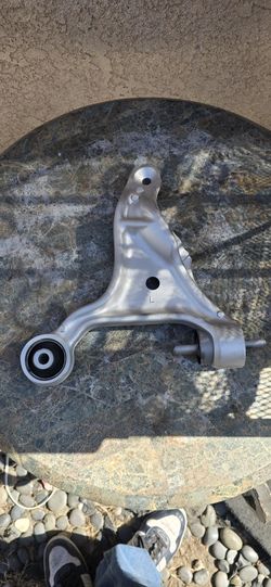 FRONT LOWER LEFT CONTROL ARM FIT VOLVO S60  2001-2007