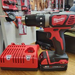 Milwaukee drill with 1.5ah battery and charger