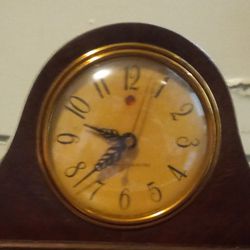 Vintage 1950 Red Dot Sweep Electric Mantel Clock Works And Seems To Keep Time 