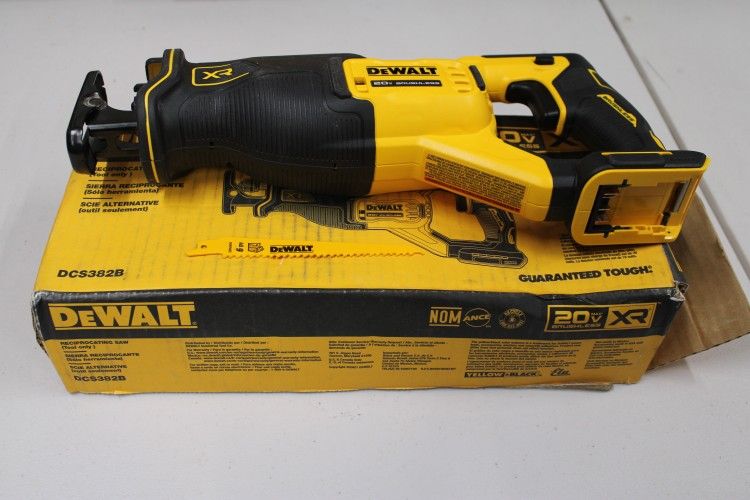 DeWalt electric saw sierra eléctrica dewalt