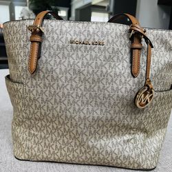 Michael Kors Acorn/Gold Giftables Large Tote