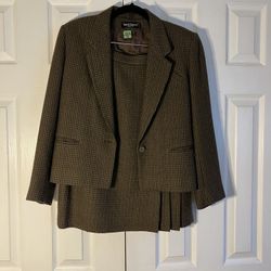 lovely vintage woman’s suit