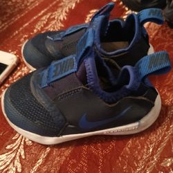 Baby Nikes 6/12 Mo