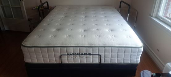 AVOCADO Green Organic Queen Size Firm  Mattress. New!