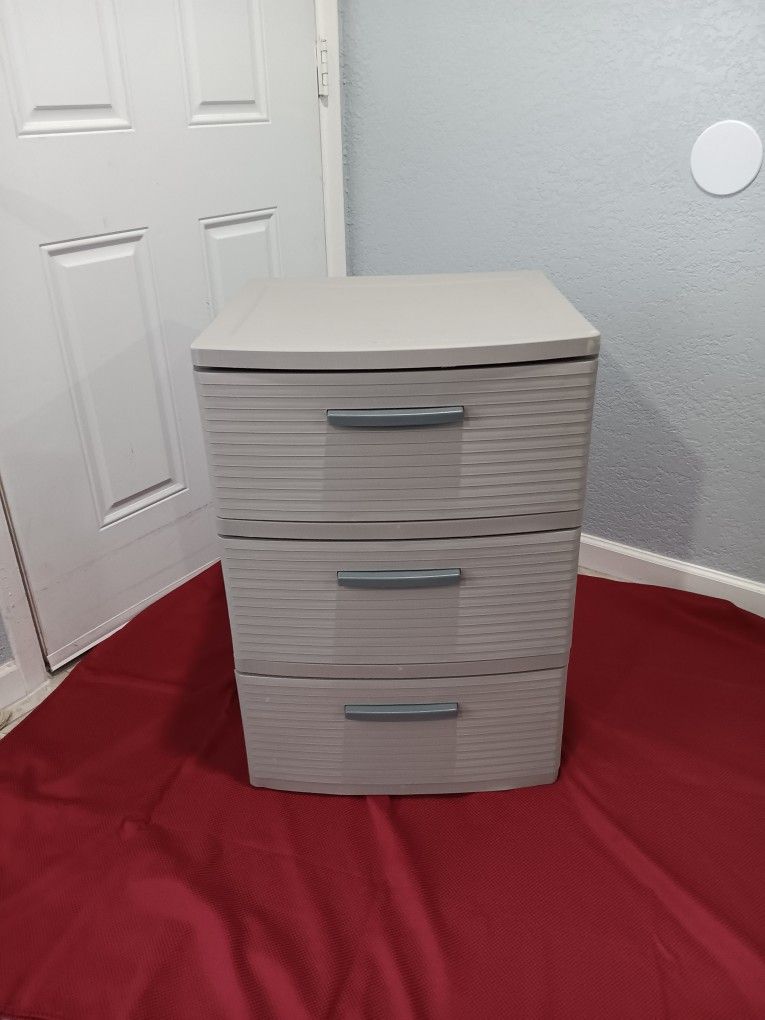 Plastic Drawers In Organizers In Drawers In Storage Bins In Storage Containers In Dresser In Great Condition Very Clean