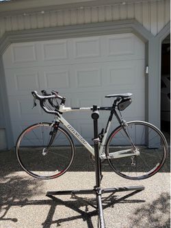 Novara Strada Road Bike