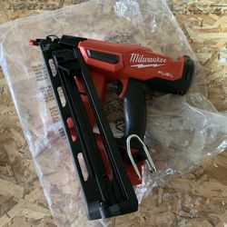 Milwaukee Fuel 15 Ga Finish Nailer TOOL ONLY