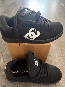 New DC striker skate shoes size 10