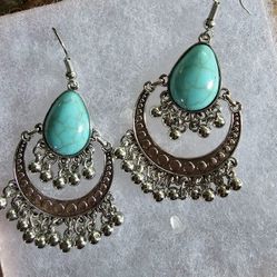 TURQUOISE  CHANDOLIER SILVER TREND ON EARRINGS
