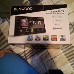 Kenwood Touch Screen Monitor/stereo DMX 400S
